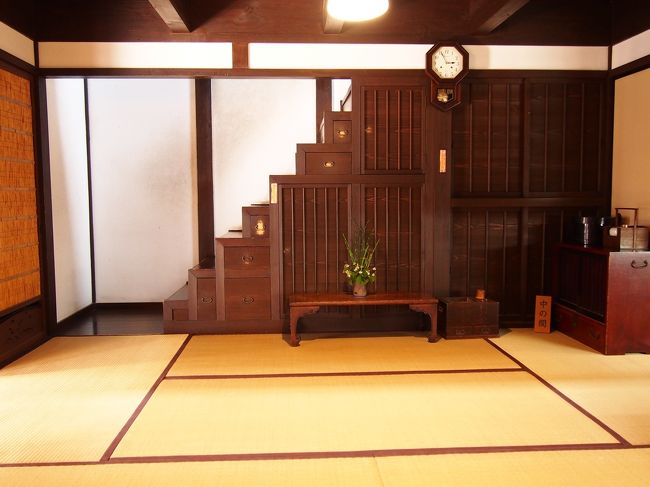 こちらから二階に上がれます。