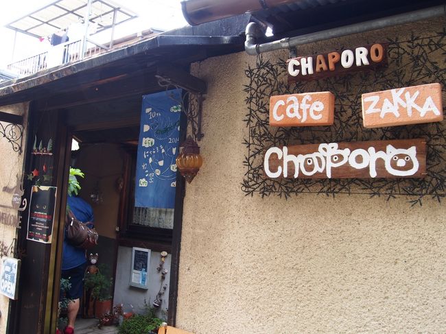 その路地を抜けると、あら、また素敵なカフェを発見。