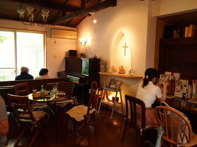 型の決まっていないテーブル席。<br /><br />私たちは中央の席に案内されました。