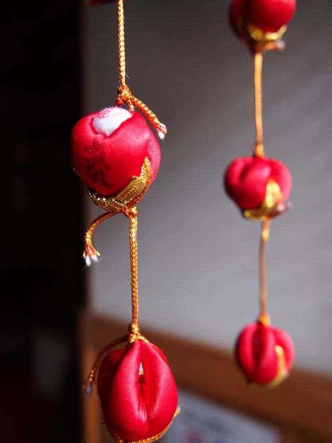 身代わり申が大小たくさん吊るされていました。