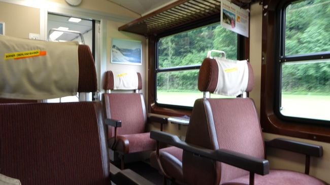 ベルナーオーバーラント鉄道の1等車内<br />定員１２人？くらい<br />狭いですが、空いてます
