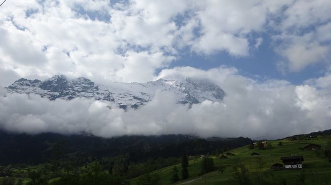 こんな景色が見え始めてくると　グリンデルワルトです<br />インターラーケンから３５分<br />　グリンデルワルトまではスイスパスの区間です