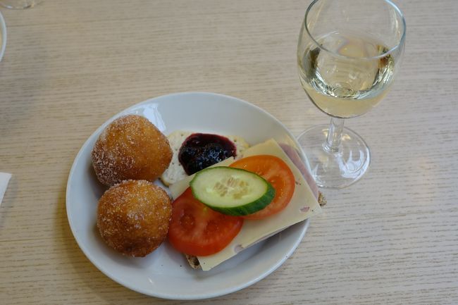 ホテルで朝食が取れなかったのでラウンジで朝食を取っちゃいます。