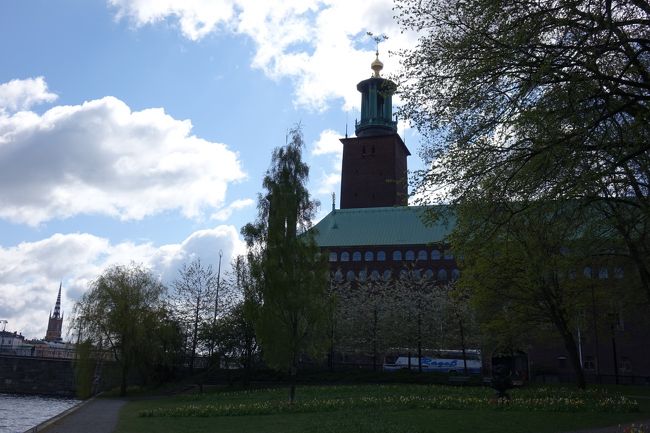 市庁舎に向かいます。