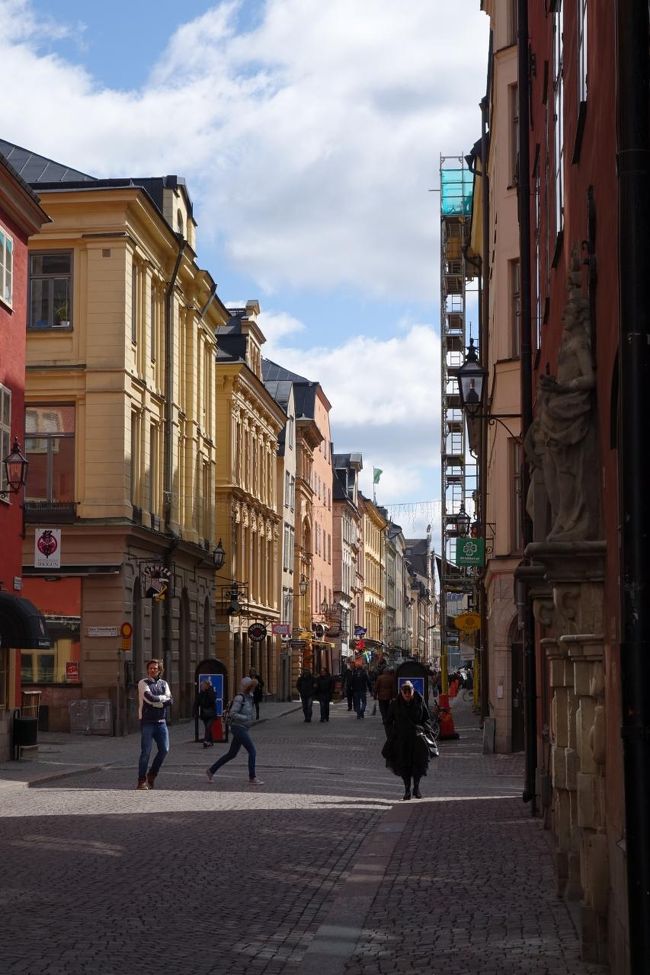 歩いてガムラスタンにやってきました。