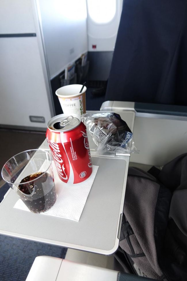 コカコーラとスイーツを頂きました。