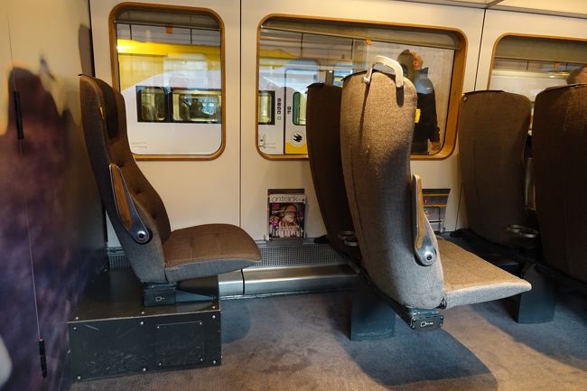 アーランダエクスプレスの車内はこんな感じです。