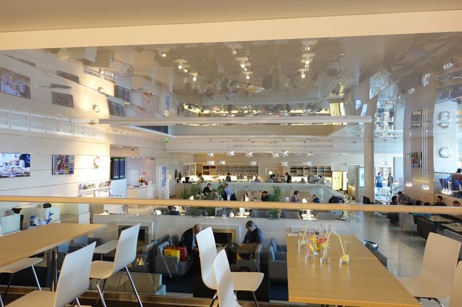 Finnairバスで空港に行き、チェックしてFinnairラウンジで休みます。シャワーを浴びてのんびりします。