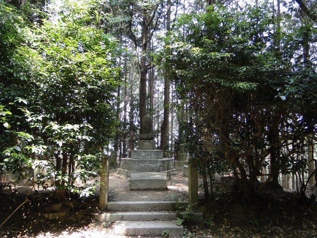 歴代僧侶の墓地