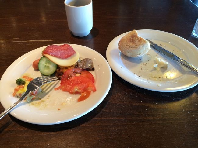 ホテルの１０Fで朝食を頂きました。ビュッフェ形式で好きなものを取って食べました。