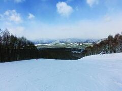 サラッサラのパウダースノー
滑ると雪が舞いあがります。