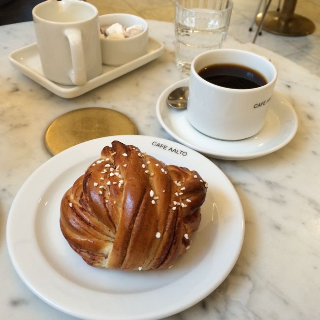 コーヒーとシナモンロールを頼みました。美味しかった。