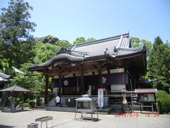 12:30
伊予の国(愛媛県)土佐の国(高知県)に入りました。
四国八十八ヶ所霊場で、土佐の国は修行の道場と言われる所です。

四国霊場第39番:延光寺に着きました。
神亀元年(724)行基菩薩が聖武天皇の勅願により創建。”修行の道場“の土佐路最後の寺。境内には眼病に霊験あらたかという「眼洗い井戸」がある。大赤亀の伝説があり、亀が鐘楼を背負った石像があります。

39番:延光寺
高知県宿毛市平田町中山390
Tel 0880-66-0225

☆40番:観自在寺から国道56号経由で、30キロ。約40分。