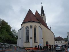 メルクの教区教会（Pfarrkirche Melk）と教会広場（Kirchenplatz）