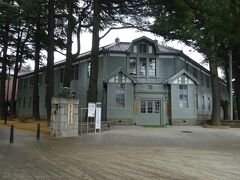 向かって右側が、旧制松本高校のあとですって。