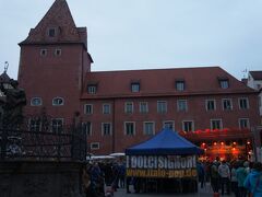 レーゲンスブルク行政裁判所（Verwaltungsgericht Regensburg）とハイドゥ広場（Haidplatz）

http://www.vgh.bayern.de/vgregensburg/