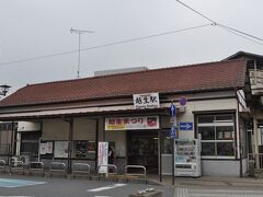 　越生駅です。
　駅前には、小さな商店があるくらいでした。