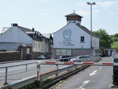 旧消防署（Alte Feuerwache）を使用したニーダーヴァルト行きケーブルカー乗り場（Seilbahn Rüdesheim）とグラーベン通り（Grabenstraße）

http://www.seilbahn-ruedesheim.de/
