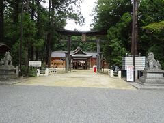 まずは穂高神社に。