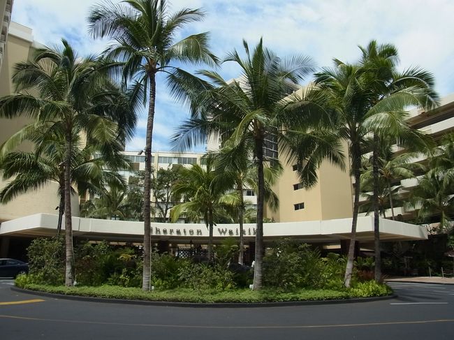 シェラトン・ワイキキ！<br />最高の立地！<br /><br />JTBのOLI OLIバスの停留所にもなっていて、とっても便利です。