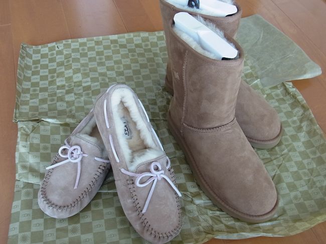 ホノルル初日だというのに…。着いたばかりだというのに・・・。<br /><br />ハイアット・ リージェンシー・ホテルの１階にあるUGGで2足お買いもの！ どちらも日本の定価の約半額くらいでした。おほほ〜。<br /><br />基本、「あとで戻ってきて、その時に買う」はナシ。旅は一期一会なのです。だから初日でも買うのです！