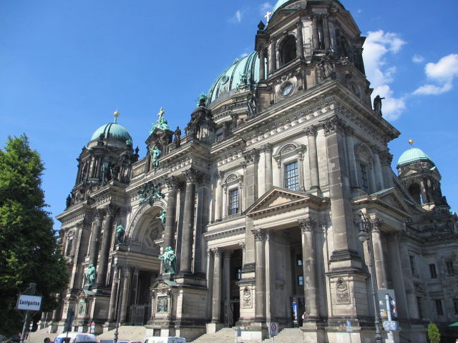 帰国当日<br /><br />ゆっくりの出発だったので<br />宿泊ホテルのすぐお隣の大聖堂に<br />行ってきました