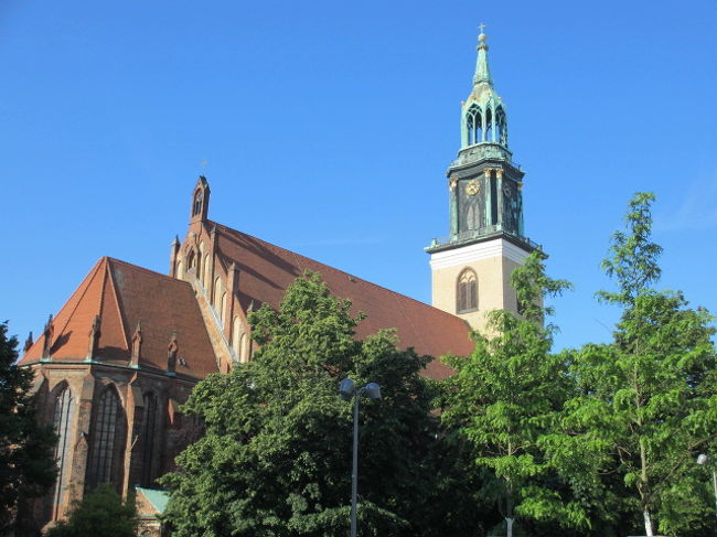 更にはブラブラと<br />昨日利用した<br />プラッツ駅まで散歩<br /><br />聖マリアン教会