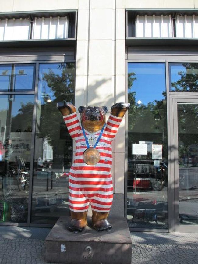 ベルリンのシンボル<br />「立ち上がった熊さん」<br />あちらこちらで見かけました