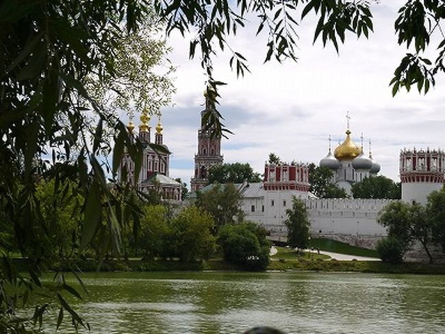 ◆ノヴォデヴィッチ修道院<br /> <br /><br />ゴーゴリ、チェーホフ、マヤコフスキーなど多くの著名人の墓地があることで有名な修道院 <br />