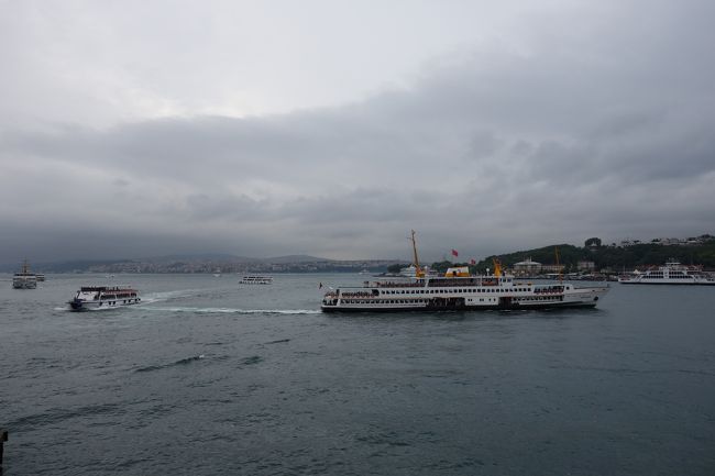 アジアサイドのカドキョイへはフェリーで渡れます。