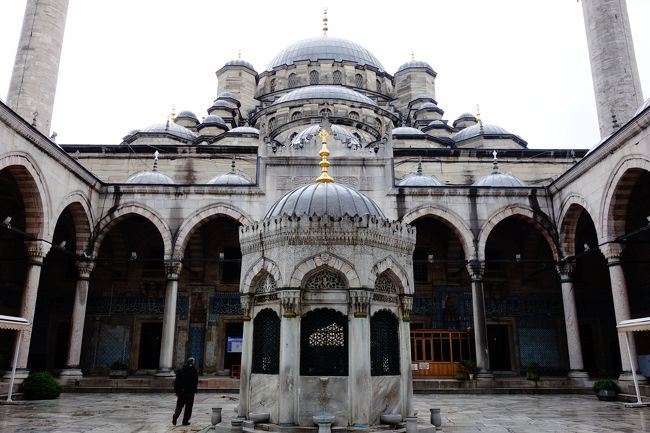 イスタンブールのモスクは美しい。