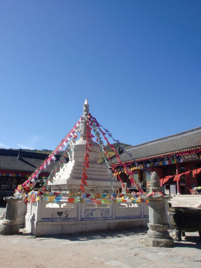 今回のツアーは、台懐鎮と呼ばれる寺院が密集する地域を北から南に歩いて抜けていきました。