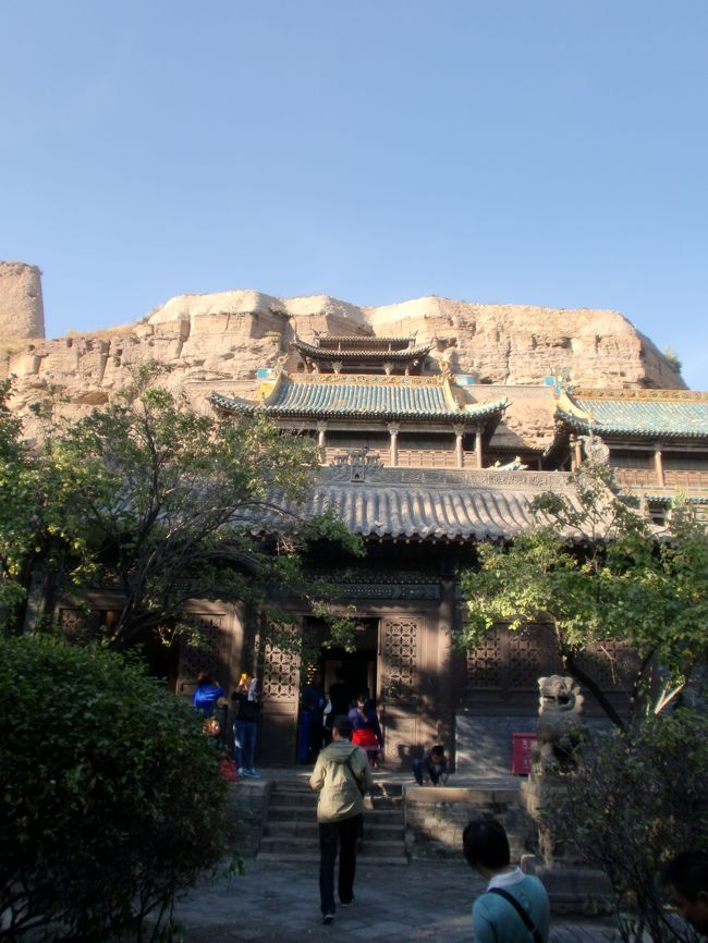 敦煌の莫高窟、洛陽の龍門石窟とともに、中国三大石窟と呼ばれています。