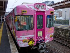 明日は米子空港から帰る為、松江まで移動します。
せっかくなので一畑電車での移動です。ちょうどしまねっこバージョンの車両でした。