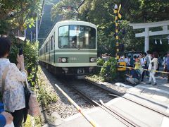 御霊神社と江ノ電
線路ぎりぎりまで、にわか撮鉄（当方も）が・・・