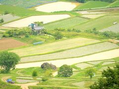 姨捨駅からの棚田風景

古今和歌集　作者不明
わが心　なぐさめかねつ　さらしなや　姨捨山に照る月を見て