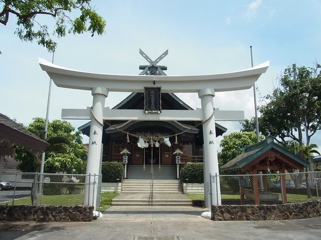 娘ふたりは、OLI OLIダウンタウントロリーに乗って、ダウンタウンへ。チャイナタウンにある「ハワイ出雲大社」をお参りします。