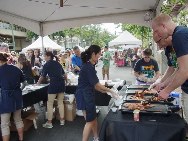 スパムをじゅうじゅう焼いています。