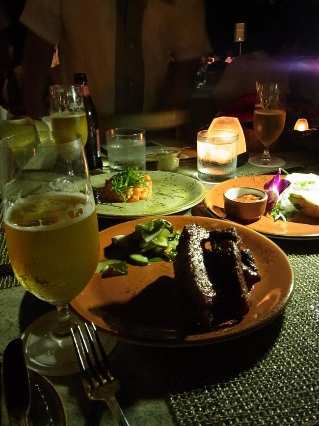 美味しいビールやハレクラニ特製のカクテルと、アラカルトを何品か。ボリュームは日本と同じくらいで、アレとコレと、と食べやすい量なのが嬉しい。ハレクラニだし、すごい値段なのでは…と最初は心配しましたが、リーズナブル。コスパはいいと思います。<br /><br />最後の夜にふさわしい晩餐でした♪ 次もまた訪れたいな♪