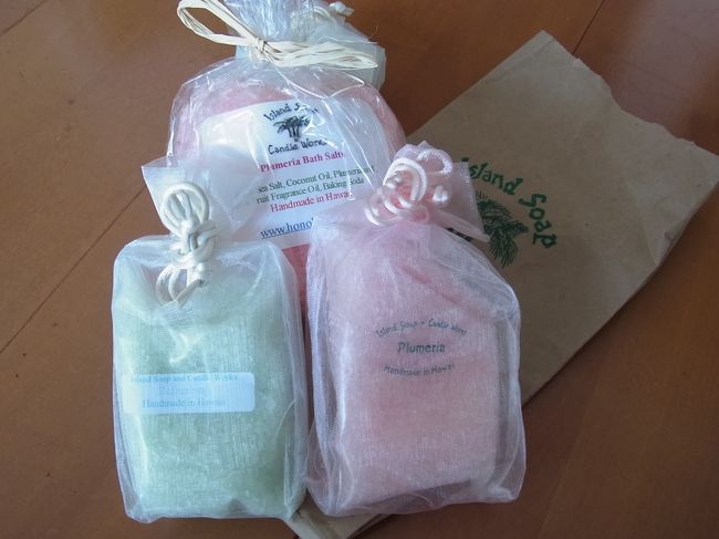 シェラトンから外に出るときに必ず通る、ロイヤルハワイアンセンターB館１階のソープとキャンドルのお店「アイランドソープ＆キャンドルワークス」。ここのバスソルトがいい香り、と姉に教えてもらい、購入〜♪