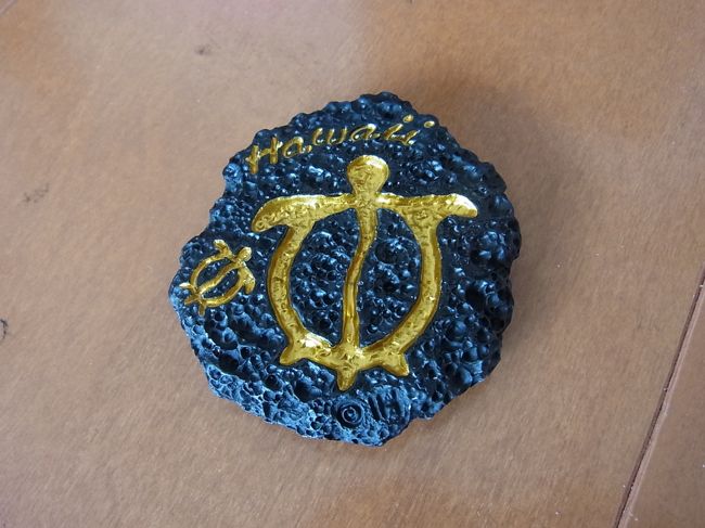 【お土産編】<br /><br />ハワイ島のスーパーで買った、溶岩風のマグネットｗ