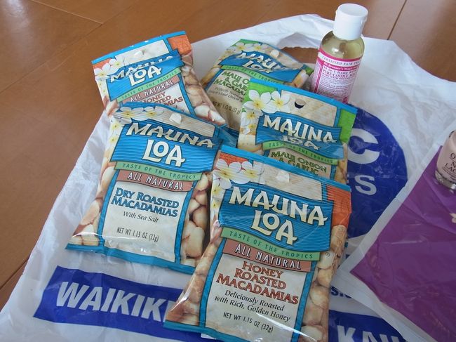 便利な小分けタイプのマカダミアナッツ、フレーバーいろいろ。ABCストアで。