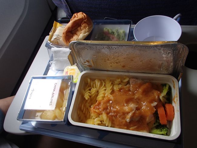 CI791便　08:25台北発<br />         10:35ハノイ、ノイバイ空港着。<br /><br />主人チョイス機内食。<br /><br />辛かったそうです。