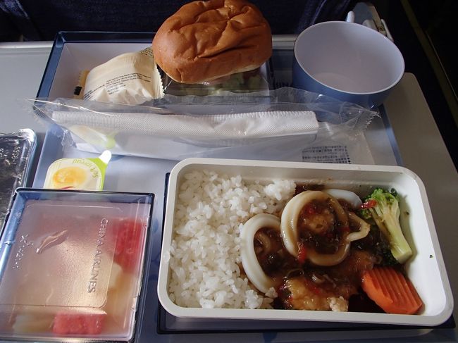 私チョイス機内食。イカですね。おいしかったですよ？