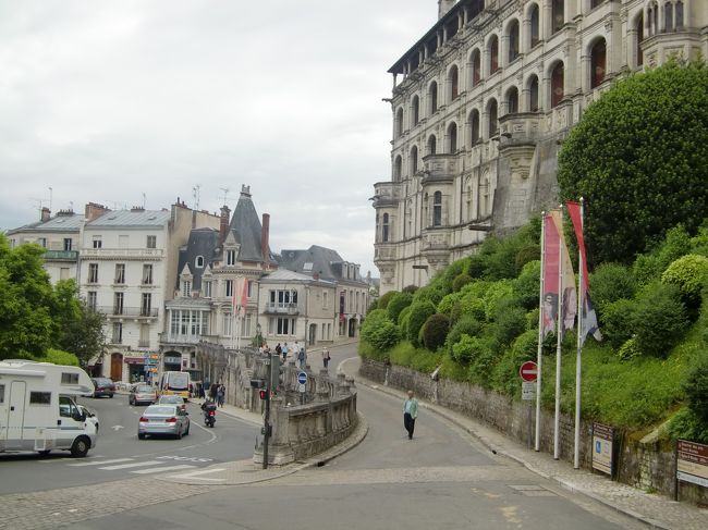 城の入り口への坂道。