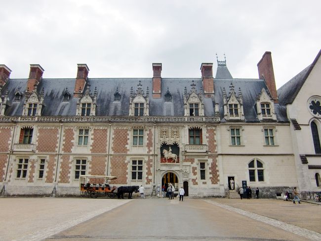 ブロワ城の中庭。ルイ１２世棟。<br />１５０３年ルイ１２世により完成。