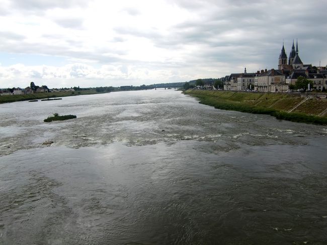 悠々たるロワール川。