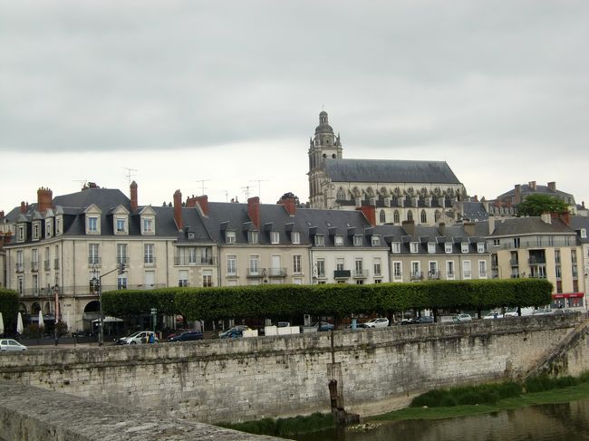 橋から大聖堂の眺め。