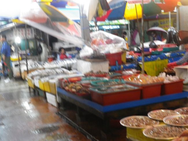 市場内のお店、釜山の市場より安いようです