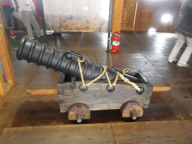 亀甲船内の展示品